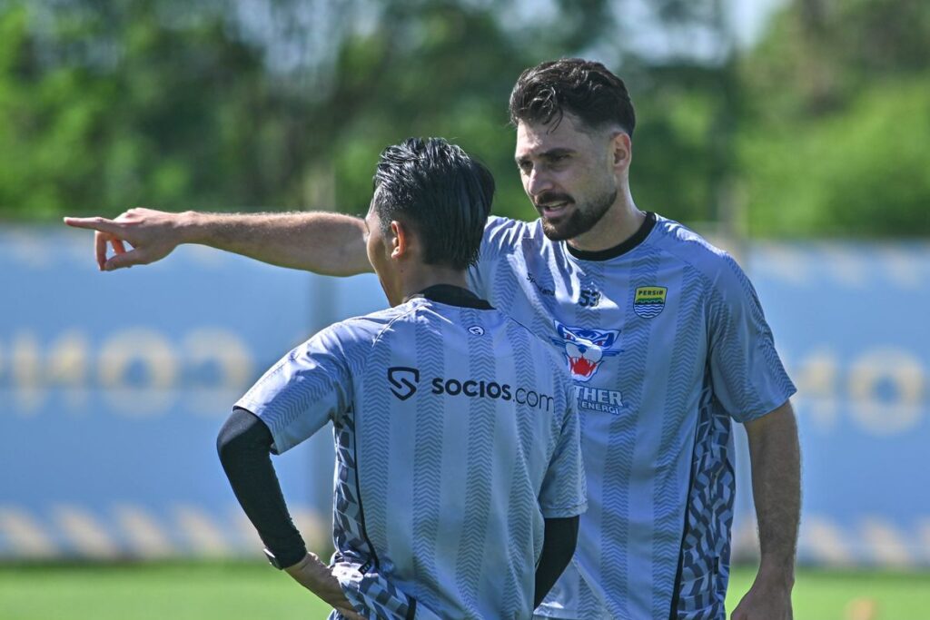 Kawan Jadi Lawan: Duel Frans Putros vs Beckham Putra di Kualifikasi Piala Dunia 2026
