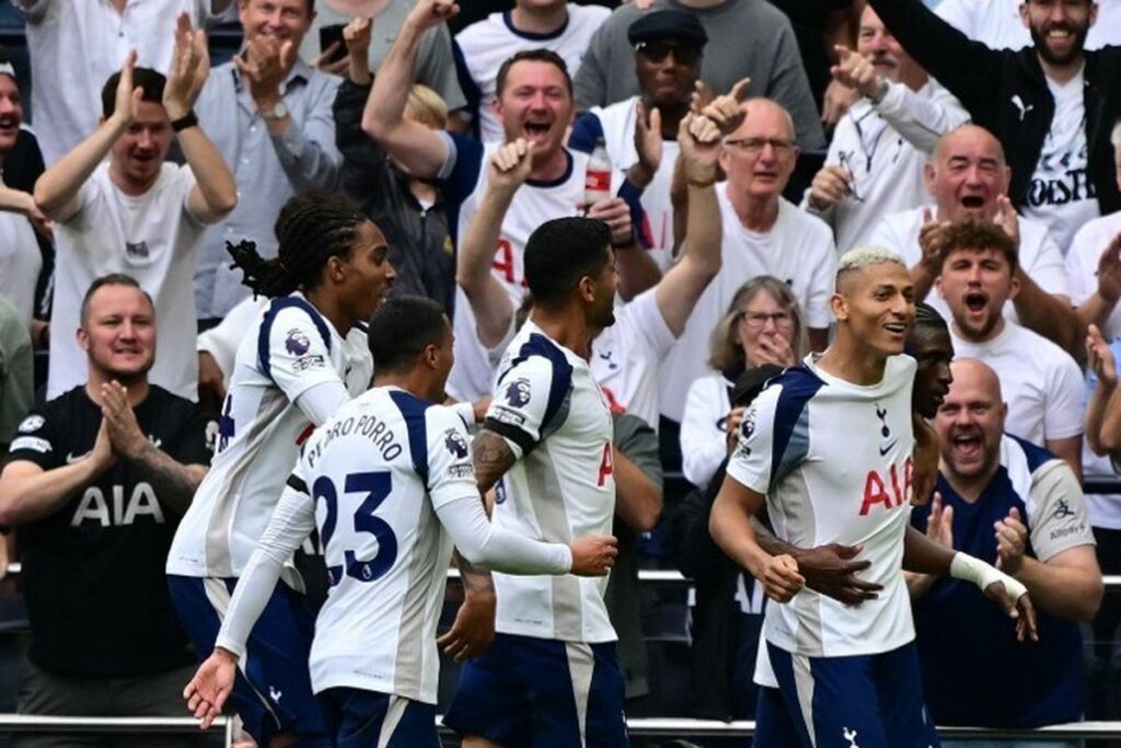 Tottenham Hotspur Tegaskan Tidak Dijual, Spekulasi Berakhir Usai Daniel Levy Mundur